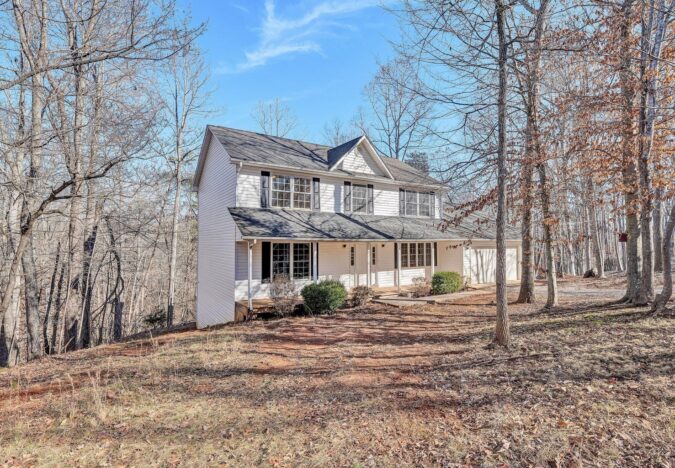 Beautiful Colonial Home In Water Access Community