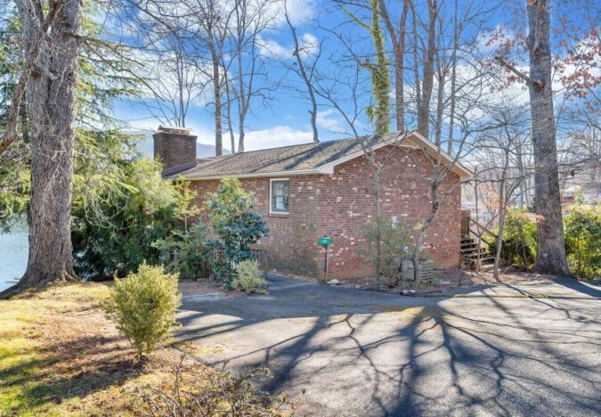 3 BR Waterfront Home With Million Dollar Lake & Mountain Views