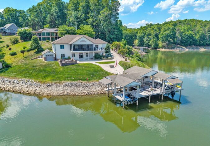 Extraordinary Smith Mountain Lake Luxury Retreat – 2245 Thomason Ln, Goodview, VA