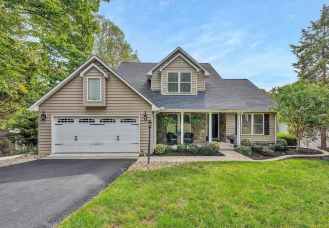 4 BR Lake Home With Breathtaking Water Views 810 Forest Lawn Dr Moneta VA